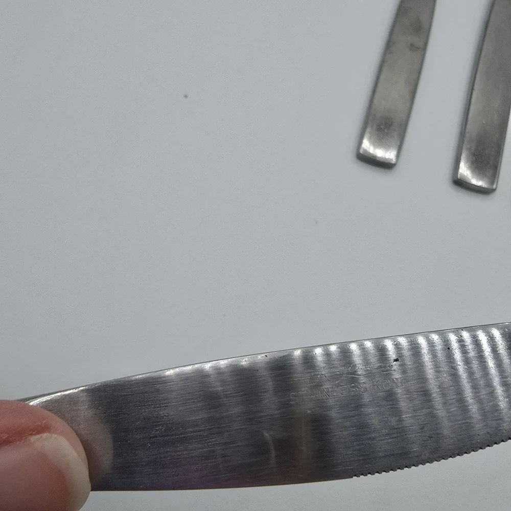 SET OF‎ 4 THE CELLAR & Other STAINLESS STEEL  DINNER PLACE Butter KNIVES JAPAN